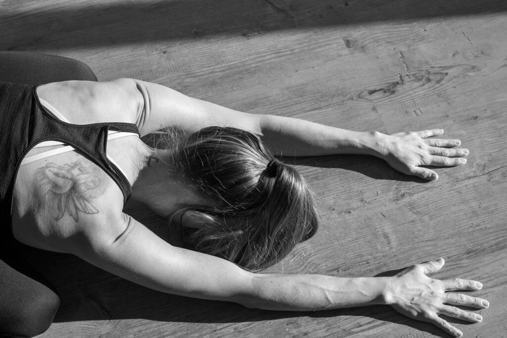 Balasana (Kindhaltung) – Yoga-Asana zur Förderung von Entspannung und Stressabbau im Yogaversum Studio
